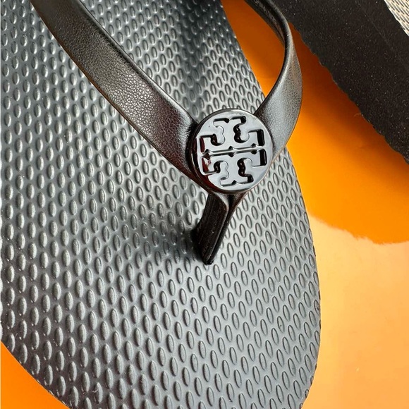 New Tory Burch Flatform Solid Black Flip Flop Sandals PU/EVA Sole Logo sz 8 - Picture 6 of 7